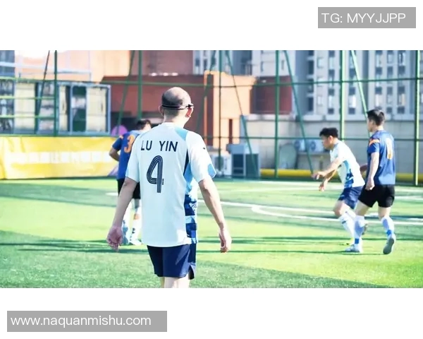 街头风采尽显足球明星驾车街拍瞬间回顾与时尚碰撞